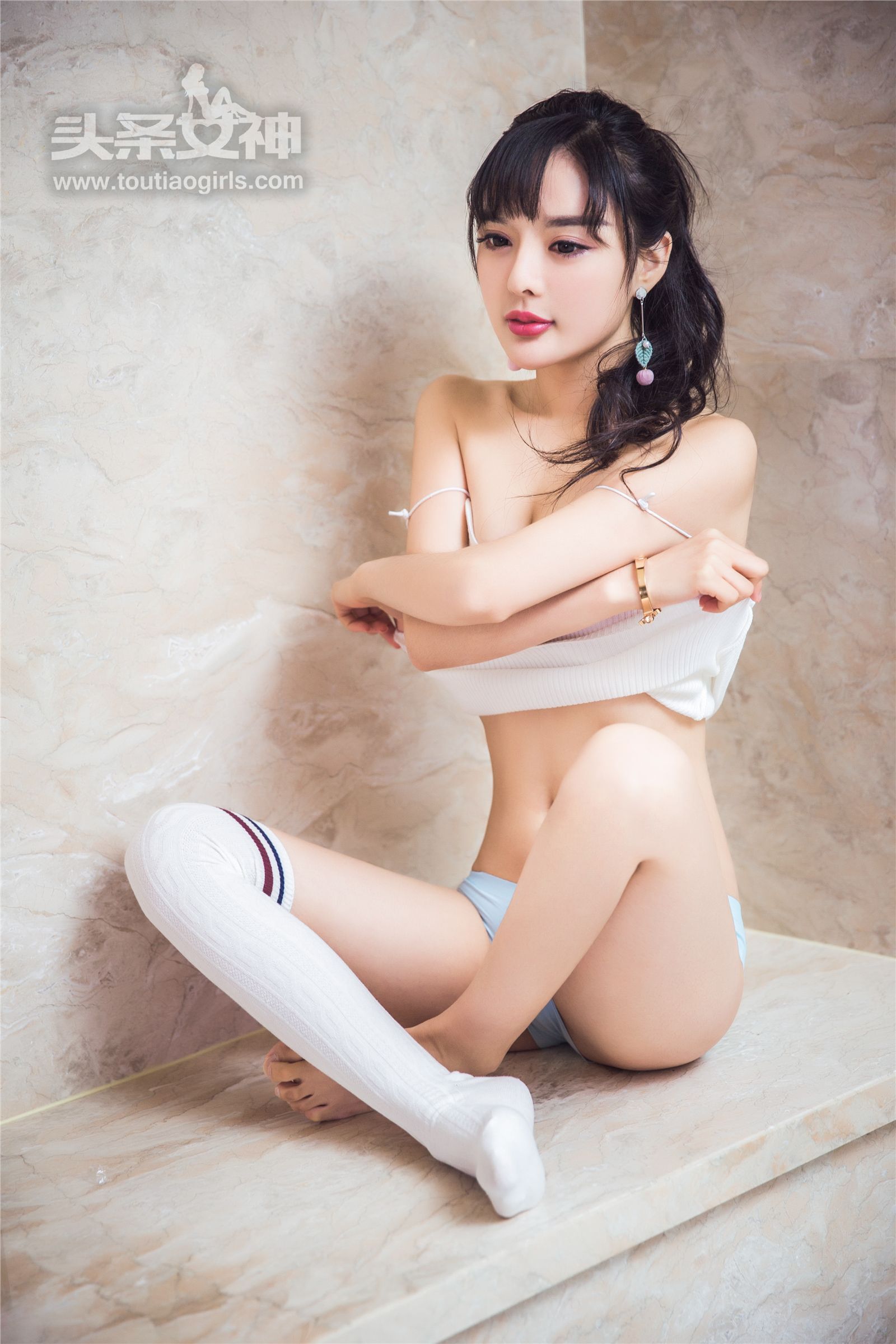 [Toutiaogirls头条女神]2017-07-29 酸酸甜甜就是我 周熙妍